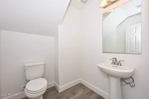 Bath - 1510 E Red Range Way, Phoenix, AZ 85085 photo 1 of 9