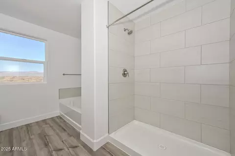 Bath - 1510 E Red Range Way, Phoenix, AZ 85085 photo 8 of 9