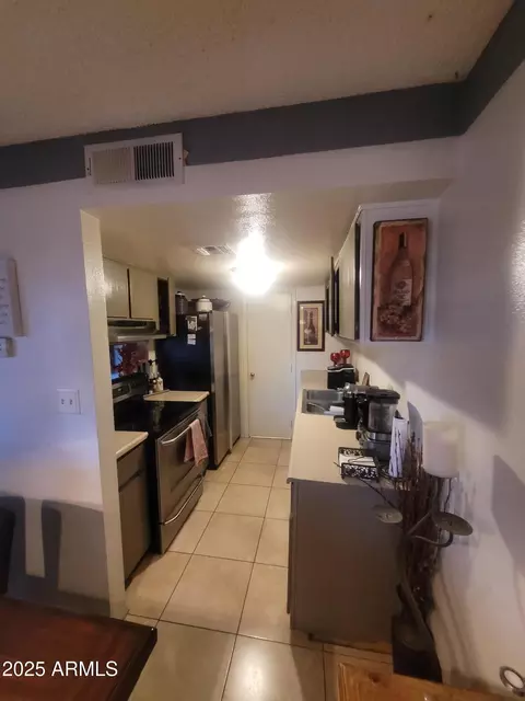 Kitchen - 6830 W Devonshire Ave, Phoenix, AZ 85033 photo 2 of 2