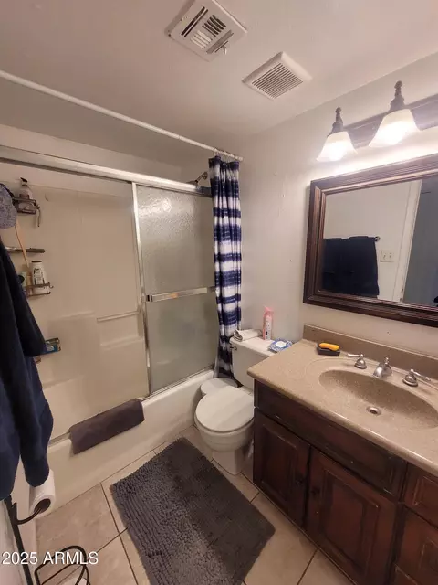 Bath - 6830 W Devonshire Ave, Phoenix, AZ 85033 photo 1 of 1