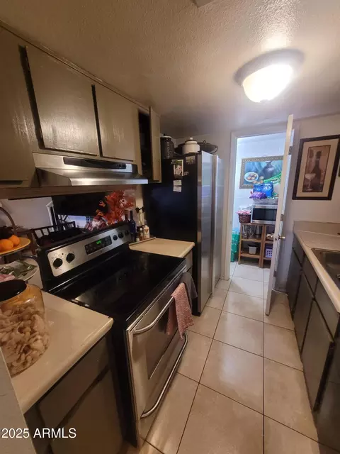 Kitchen - 6830 W Devonshire Ave, Phoenix, AZ 85033 photo 1 of 2