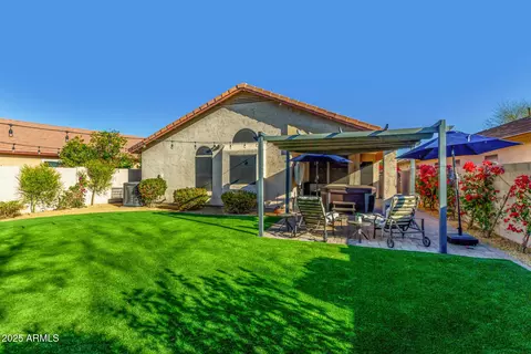 Exterior - 4411 E Lone Cactus Dr, Phoenix, AZ 85050 photo 4 of 6