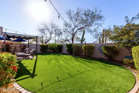 Exterior - 4411 E Lone Cactus Dr, Phoenix, AZ 85050 photo 5 of 6