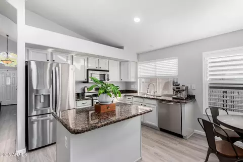 Kitchen - 4411 E Lone Cactus Dr, Phoenix, AZ 85050 photo 3 of 4