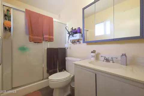 Bath - 14637 N 36th Dr, Phoenix, AZ 85053 photo 2 of 2