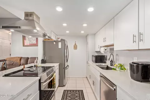 1107 E Villa Rita Dr, Phoenix, AZ 85022 photo 2