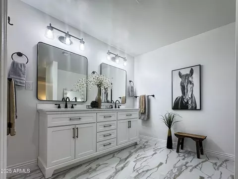 Bath - 15021 N 7th Dr, Phoenix, AZ 85023 photo 1 of 3