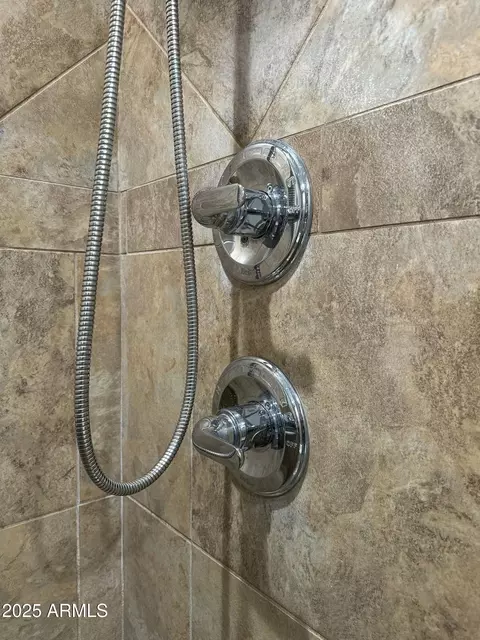 Bath - 15021 N 7th Dr, Phoenix, AZ 85023 photo 3 of 3