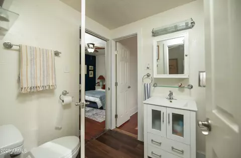 Bath - 1305 E Brill St, Phoenix, AZ 85006 photo 1 of 2