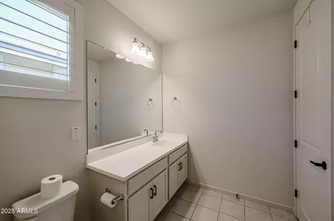 Bath - 3548 E Tina Dr, Phoenix, AZ 85050 photo 2 of 6