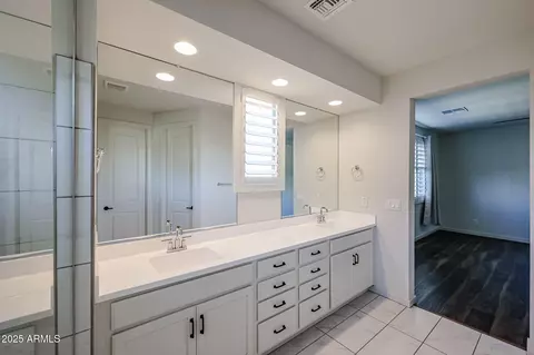 Bath - 3548 E Tina Dr, Phoenix, AZ 85050 photo 6 of 6