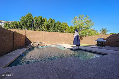 Exterior - 3548 E Tina Dr, Phoenix, AZ 85050 photo 2 of 5