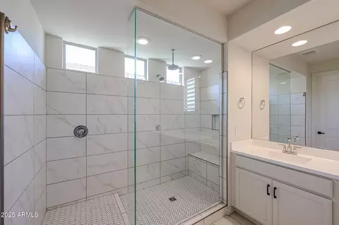 Bath - 3548 E Tina Dr, Phoenix, AZ 85050 photo 5 of 6