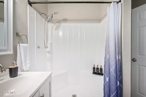 Bath - 1708 E Verde Ln, Phoenix, AZ 85016 photo 7 of 7