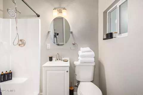 Bath - 1708 E Verde Ln, Phoenix, AZ 85016 photo 4 of 7