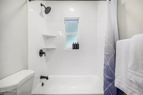 Bath - 1708 E Verde Ln, Phoenix, AZ 85016 photo 2 of 7