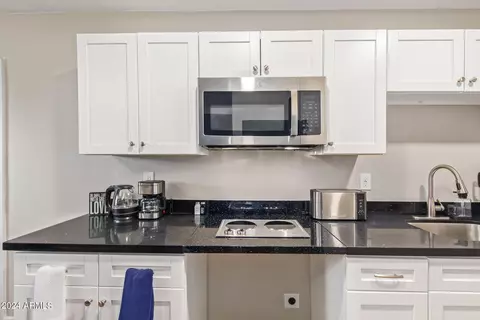 Kitchen - 1708 E Verde Ln, Phoenix, AZ 85016 photo 6 of 6