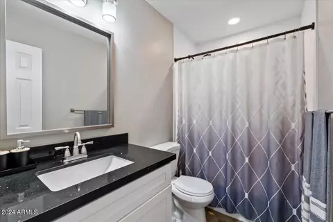 Bath - 1708 E Verde Ln, Phoenix, AZ 85016 photo 1 of 7