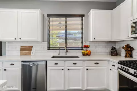3475 E Pinot Noir Ave, Gilbert, AZ 85298 photo 11