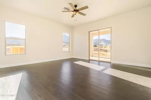 Living - 9170 S Hackney Pl, Hereford, AZ 85615 photo 11 of 12
