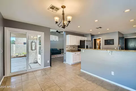 4702 E Lavender Ln, Phoenix, AZ 85044 photo 6