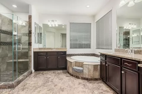 Bath - 3650 E Sinclair St, Phoenix, AZ 85050 photo 2 of 6