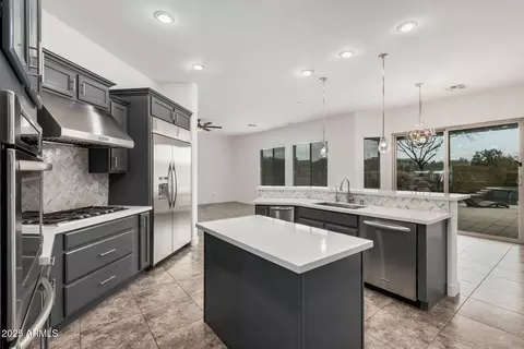 Kitchen - 3650 E Sinclair St, Phoenix, AZ 85050 photo 4 of 4