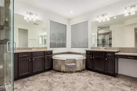 Bath - 3650 E Sinclair St, Phoenix, AZ 85050 photo 3 of 6