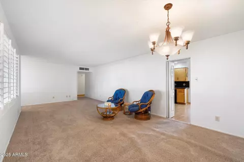 Living - 623 E Winter Drive Dr, Phoenix, AZ 85020 photo 2 of 2