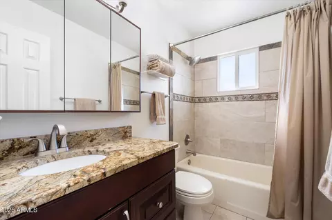 Bath - 623 E Winter Drive Dr, Phoenix, AZ 85020 photo 2 of 2