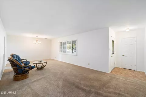 Living - 623 E Winter Drive Dr, Phoenix, AZ 85020 photo 1 of 2