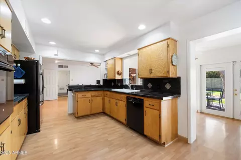 Kitchen - 623 E Winter Drive Dr, Phoenix, AZ 85020 photo 1 of 4