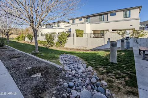 Exterior - 3128 E Cheryl Dr, Phoenix, AZ 85028 photo 3 of 4