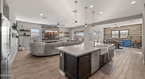 Kitchen - 10455 E Thatcher Ave, Mesa, AZ 85212 photo 3 of 4