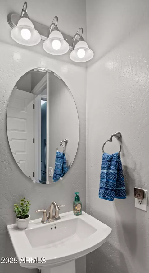 Bath - 10455 E Thatcher Ave, Mesa, AZ 85212 photo 1 of 8
