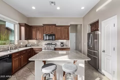 Kitchen - 3401 E Isaiah Ave, Gilbert, AZ 85298 photo 2 of 4