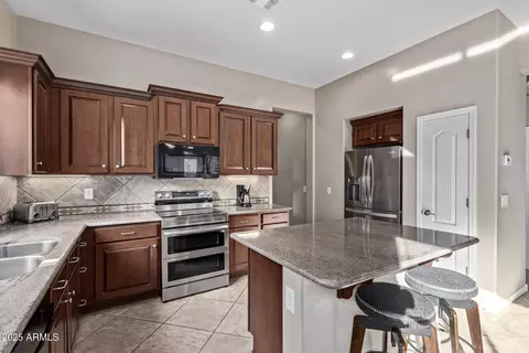 Kitchen - 3401 E Isaiah Ave, Gilbert, AZ 85298 photo 3 of 4