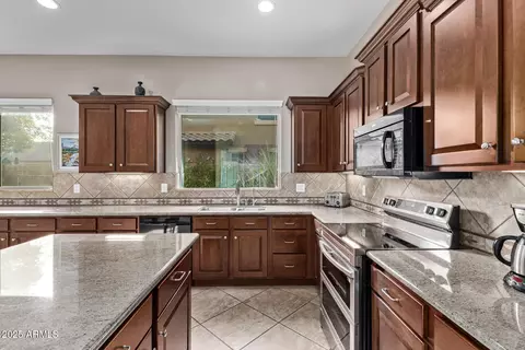 Kitchen - 3401 E Isaiah Ave, Gilbert, AZ 85298 photo 4 of 4