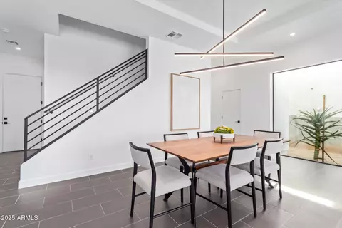 Dining - 4514 N 8th Pl, Phoenix, AZ 85014 photo 3 of 3