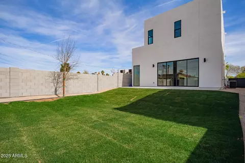 Exterior - 4514 N 8th Pl, Phoenix, AZ 85014 photo 3 of 4