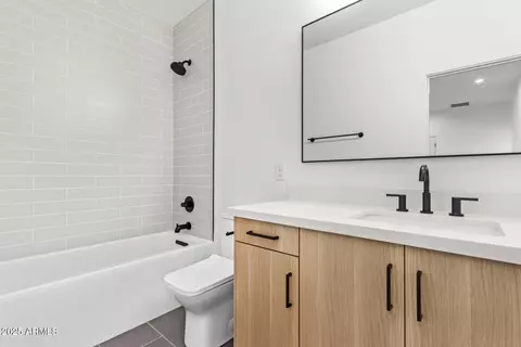 Bath - 4514 N 8th Pl, Phoenix, AZ 85014 photo 4 of 4