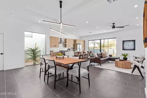 Dining - 4514 N 8th Pl, Phoenix, AZ 85014 photo 1 of 3