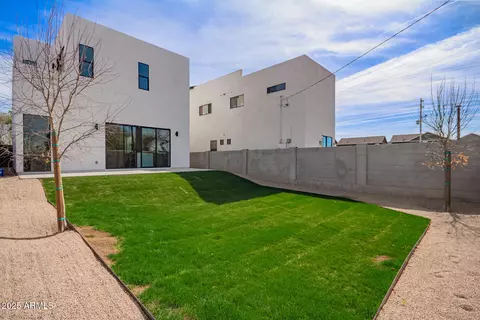 Exterior - 4514 N 8th Pl, Phoenix, AZ 85014 photo 4 of 4