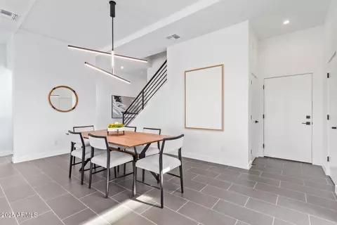Dining - 4514 N 8th Pl, Phoenix, AZ 85014 photo 2 of 3