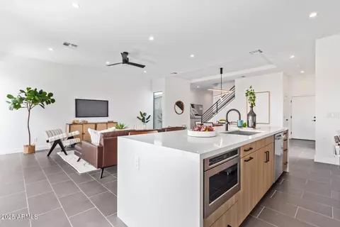 Kitchen - 4514 N 8th Pl, Phoenix, AZ 85014 photo 3 of 3