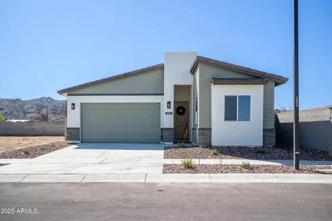 909 E Desert Ln, Phoenix, AZ 85042