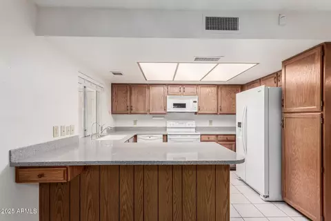 Kitchen - 4401 E Walatowa St, Phoenix, AZ 85044 photo 1 of 4