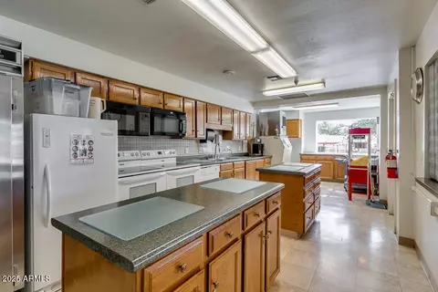 Kitchen - 4401 E Walatowa St, Phoenix, AZ 85044 photo 4 of 4