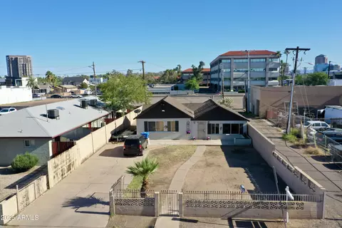 713 E Amelia Ave, Phoenix, AZ 85014 photo 2