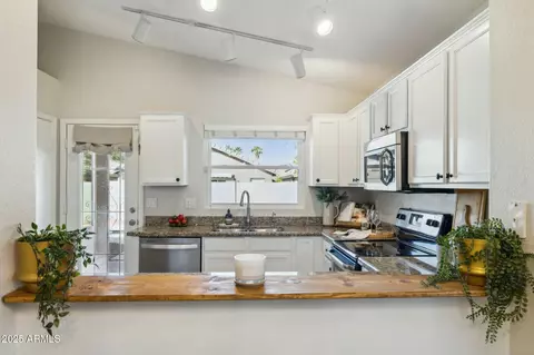 20218 N 33rd Pl, Phoenix, AZ 85050 photo 13